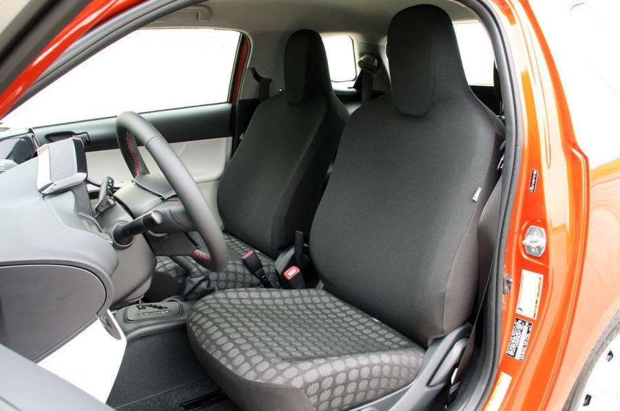 Интерьер Scion iQ 2012 года  (фото 79 из 128)